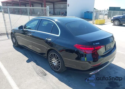 2022 Mercedes-Benz C 300 Sedan z USA, uszkodzony, nr VIN W1KAF4GB3NR016249